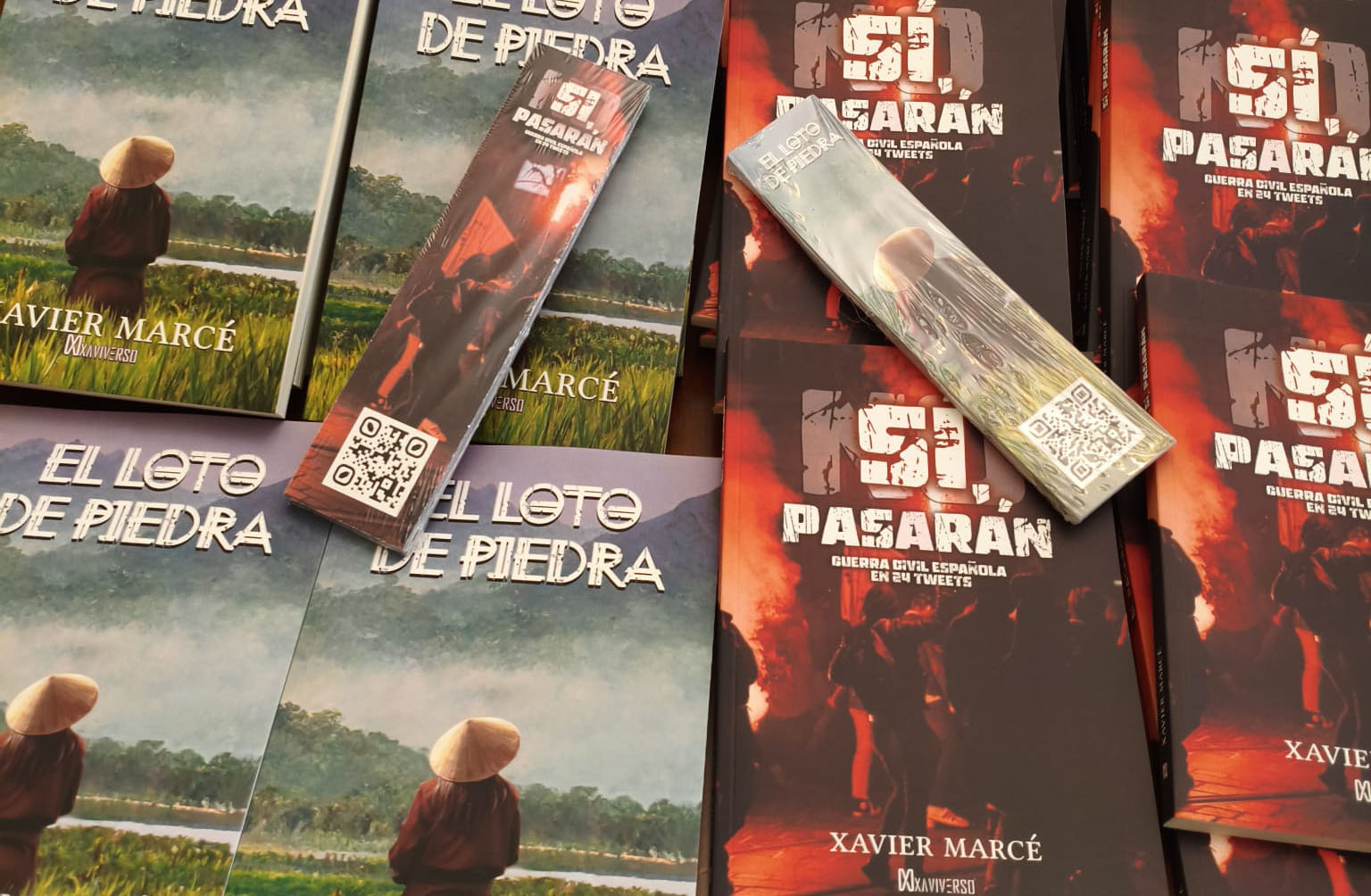 Libros de las nuevas ediciones de Sí, pasarán y El loto de piedra.